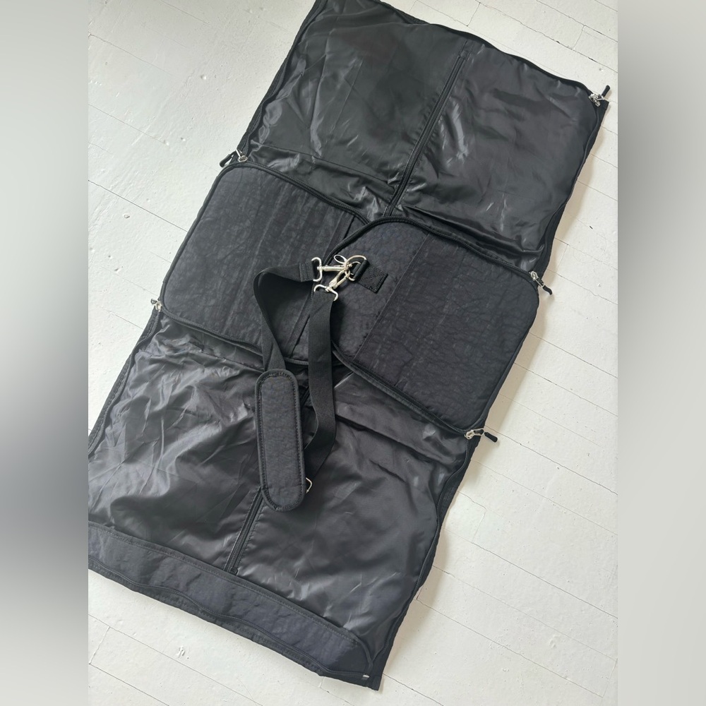 Biaggi Convertible Weekender Bag - Picture 6 of 6